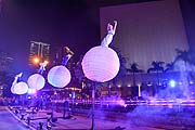 Silvesternacht in Hongkong 2017/2018: die australische Künstlergruppe „Strange Fruit“ ©Fotos: HongKong Tourism Board
